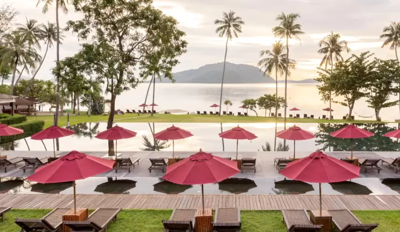 The Vijitt Resort Phuket-infinity edge swimming pool The Vijitt Resort Phuket-infinity edge swimming pool