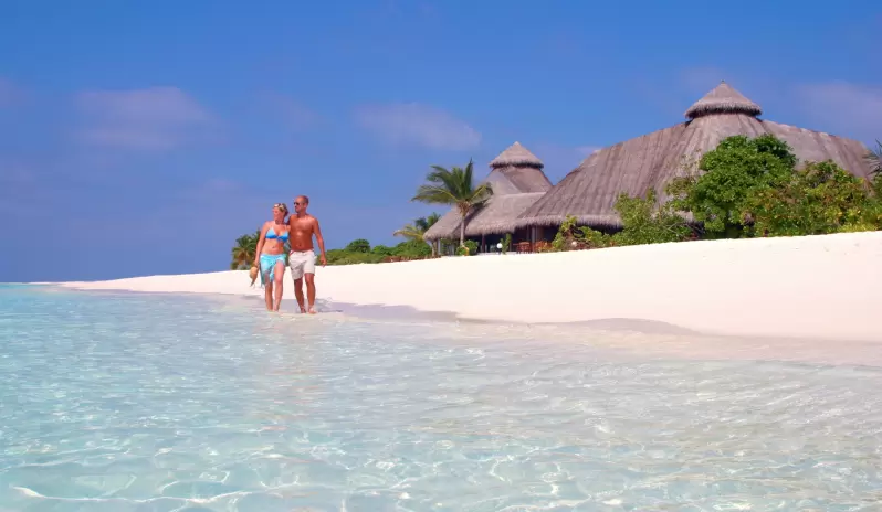 Kuredu Island Resort & Spa-Walking on beach Kuredu Island Resort & Spa-Walking on beach