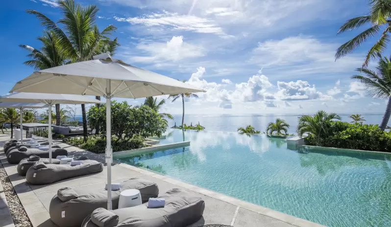 Long Beach-Infinity pool sunloungers Long Beach-Infinity pool sunloungers