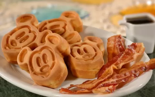 world-premiere-food-court-mini-micky-waffles-bacon-crop-16x9 world-premiere-food-court-mini-micky-waffles-bacon-crop-16x9