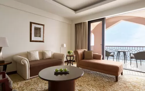 ONE BEDROOM SUITE LIVING AREA ONE BEDROOM SUITE LIVING AREA