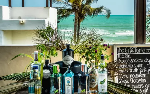 Aleenta_HuaHin_Pool_Service_Gin_Tonic2 Aleenta_HuaHin_Pool_Service_Gin_Tonic2
