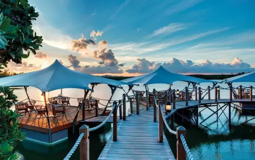CONSTANCE PRINCE MAURICE - LAGUNA BAR 4 CONSTANCE PRINCE MAURICE - LAGUNA BAR 4