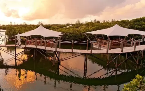 CONSTANCE PRINCE MAURICE - LAGUNA BAR 5 CONSTANCE PRINCE MAURICE - LAGUNA BAR 5