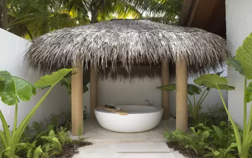Fairmont Maldives Sirru Fen Fushi-BEACH SUNRISE VILLA BATHROOM_15634 Fairmont Maldives Sirru Fen Fushi-BEACH SUNRISE VILLA BATHROOM_15634