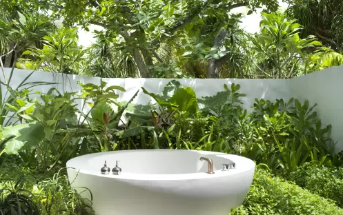 Fairmont Maldives Sirru Fen Fushi-DELUXE BEACH SUNSET VILLA OUTDOOR BATHTUB_15637 Fairmont Maldives Sirru Fen Fushi-DELUXE BEACH SUNSET VILLA OUTDOOR BATHTUB_15637
