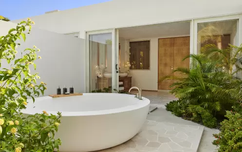 Fairmont Maldives Sirru Fen Fushi-THREE BEDROOM BEACH SUNSET VILLA BATHROOM_18841 Fairmont Maldives Sirru Fen Fushi-THREE BEDROOM BEACH SUNSET VILLA BATHROOM_18841