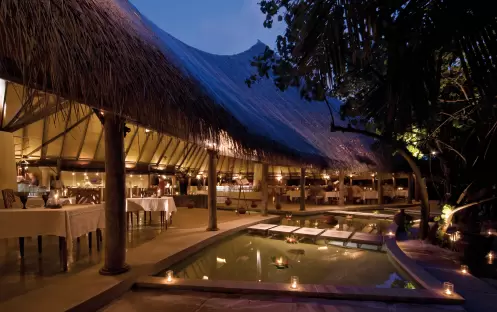 COCO PALM DHUNI KOLHU - COWRIE RESTAURANT NIGHT COCO PALM DHUNI KOLHU - COWRIE RESTAURANT NIGHT