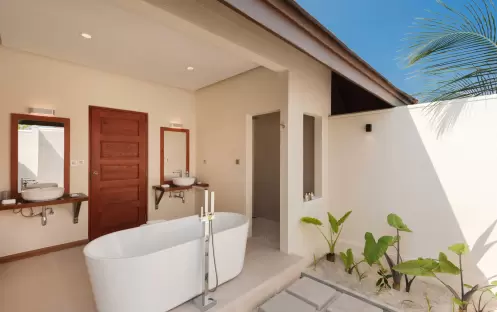 BEACH VILLA WITH POOL BATHROOM BEACH VILLA WITH POOL BATHROOM