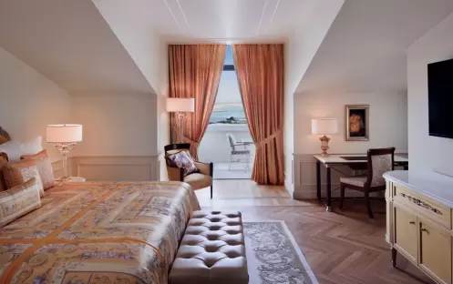 PREMIER CLUB BEDROOM PREMIER CLUB BEDROOM