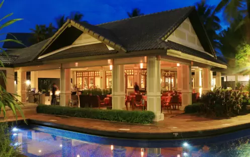 BODEGA AND GRILL BY NIGHT