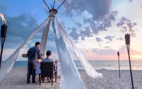 PRIVATE DINING BY THE BEACH PRIVATE DINING BY THE BEACH