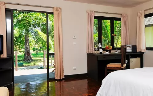 GARDEN BUNGALOW GARDEN BUNGALOW