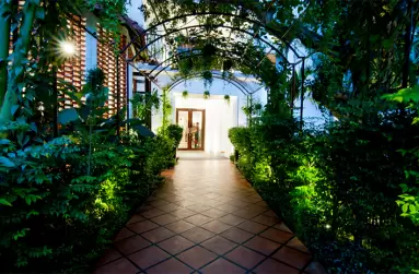 La Rose Suites