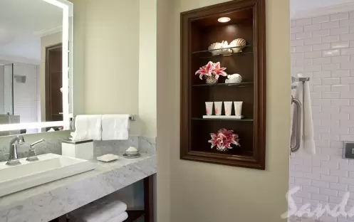 Balmoral Poolside Walkout Club Level Room - PC (1) Balmoral Poolside Walkout Club Level Room - PC (1)