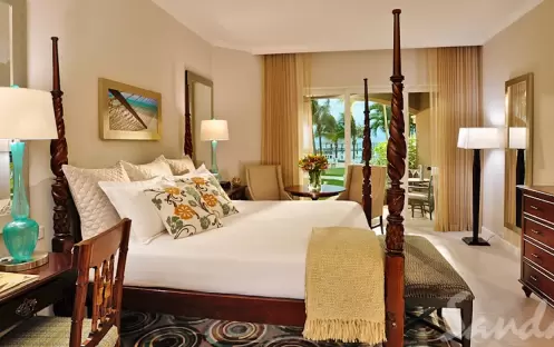 Balmoral Poolside Walkout Club Level Room - PC (4) Balmoral Poolside Walkout Club Level Room - PC (4)