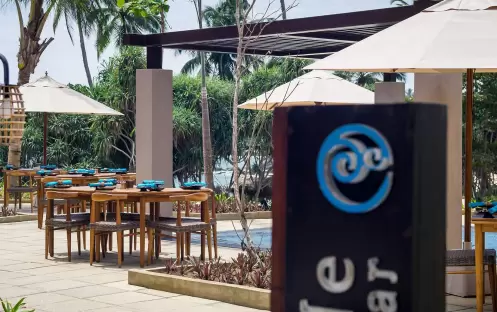 Poolside bar_5766 Poolside bar_5766