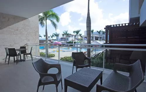 PREFERRED CLUB ONE BEDROOM FAMILY SUITE TROPICAL VIEW BALCONY PREFERRED CLUB ONE BEDROOM FAMILY SUITE TROPICAL VIEW BALCONY