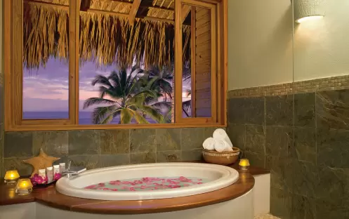 ROMANTIC JUNIOR SUITE POOL VIEW BATHTUB ROMANTIC JUNIOR SUITE POOL VIEW BATHTUB