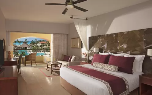 Secrets Royal Beach-Preferred-Club-Junior-Suite-Pool-View-King_8002 Secrets Royal Beach-Preferred-Club-Junior-Suite-Pool-View-King_8002