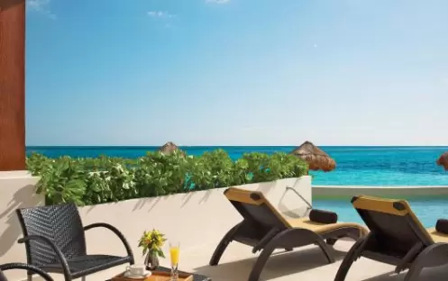 DELUXE JUNIOR SUITE PREFERRED CLUB JUNIOR SUITE OCEAN FRONT SWIM OUT CHAIRS DELUXE JUNIOR SUITE PREFERRED CLUB JUNIOR SUITE OCEAN FRONT SWIM OUT CHAIRS