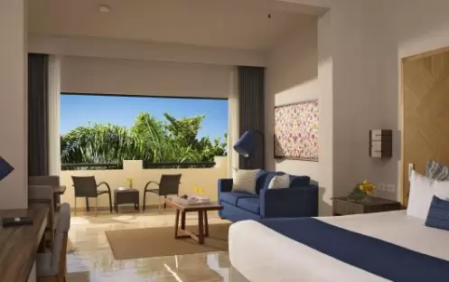 DELUXE JUNIOR SUITE TROPICAL VIEW BEDROOM DELUXE JUNIOR SUITE TROPICAL VIEW BEDROOM