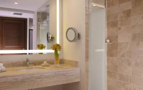 DELUXE JUNIOR SUITE TROPICAL VIEW WASHROOM DELUXE JUNIOR SUITE TROPICAL VIEW WASHROOM