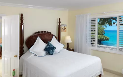 BEACH BUNGALOW BED