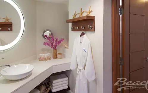 Tropical Beachfront Walkout Concierge King - WBCK (1) Tropical Beachfront Walkout Concierge King - WBCK (1)