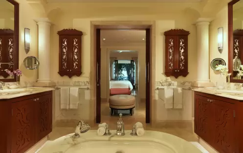 SANDY LANE - DOLPHIN SUITE BATHROOM TO BEDROOM VIEW SANDY LANE - DOLPHIN SUITE BATHROOM TO BEDROOM VIEW