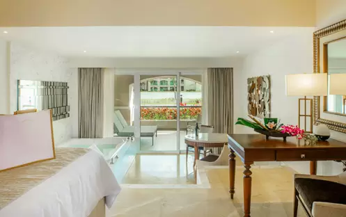 THE GRAND AT MOON PALACE - FAMILY DELUXE GARDEN VIEW BEDROOM THE GRAND AT MOON PALACE - FAMILY DELUXE GARDEN VIEW BEDROOM