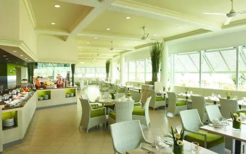 Golden Sands Resort by Shangri-La-Garden Cafe 1_2625