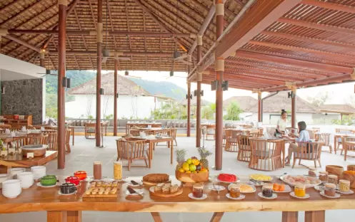 OCEAN TABLE ARRANGEMENT OCEAN TABLE ARRANGEMENT