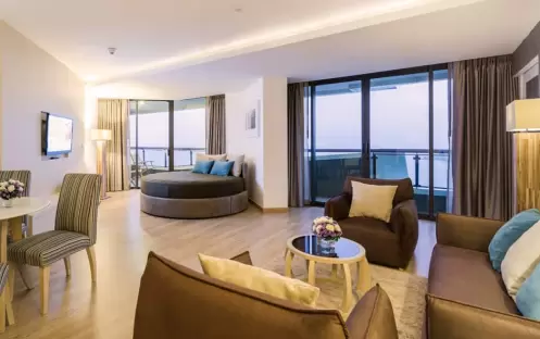 JUNIOR FAMILY SUITE LVIING ROOM JUNIOR FAMILY SUITE LVIING ROOM