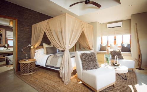 LUXURY BEDROOM LUXURY BEDROOM