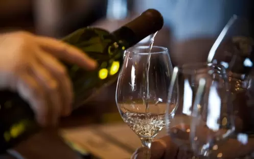 FRANSCHHOEK HOTEL - WINE SERVING FRANSCHHOEK HOTEL - WINE SERVING