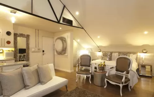 Honeymoon Suite