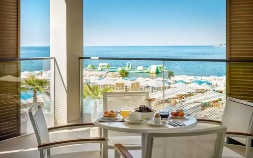 VALAMAR COLLECTION - V LEVEL SEAVIEW PREMIUM FAMILY SUITE TERRACE VALAMAR COLLECTION - V LEVEL SEAVIEW PREMIUM FAMILY SUITE TERRACE