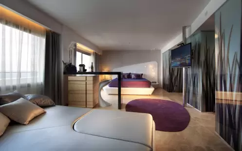 USHUAIA - ANYTHING CAN HAPPEN SUITE FULL VIEW USHUAIA - ANYTHING CAN HAPPEN SUITE FULL VIEW