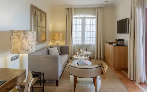 SUITE LIVING ROOM_001