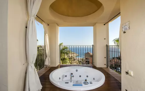 Top floor villa solarium jacuzzi