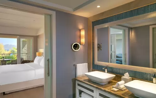 CARESSE HOTEL - ONE BEDROOM SUITE DRESSING ROOM CARESSE HOTEL - ONE BEDROOM SUITE DRESSING ROOM