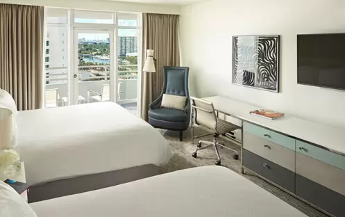 Fontainbleau - Bay View Guest room with Balcony Queen Fontainbleau - Bay View Guest room with Balcony Queen