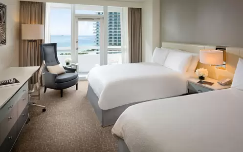 Fontainbleau - Ocean View Guest Room with Balcony Queen Fontainbleau - Ocean View Guest Room with Balcony Queen