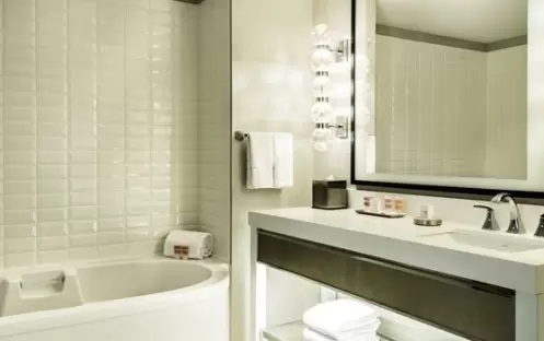 Plaent Hollywood - Ultra Hip Room Bathroom Plaent Hollywood - Ultra Hip Room Bathroom