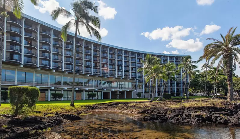 CASTLE HILO HAWAIIAN BIG ISLAND-HOTEL BACK YARD VIEW CASTLE HILO HAWAIIAN BIG ISLAND-HOTEL BACK YARD VIEW