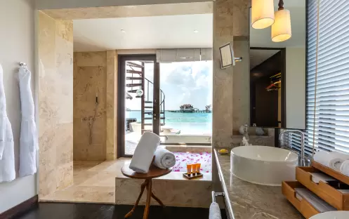 OZEN RESERVE BOLIFUSHI - Ocean Pool Suite with Slide - Master Bathroom 2 OZEN RESERVE BOLIFUSHI - Ocean Pool Suite with Slide - Master Bathroom 2