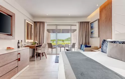 royalton_antigua_swim_out_dc_(3) royalton_antigua_swim_out_dc_(3)