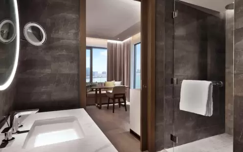 king-deluxe-bathroom king-deluxe-bathroom