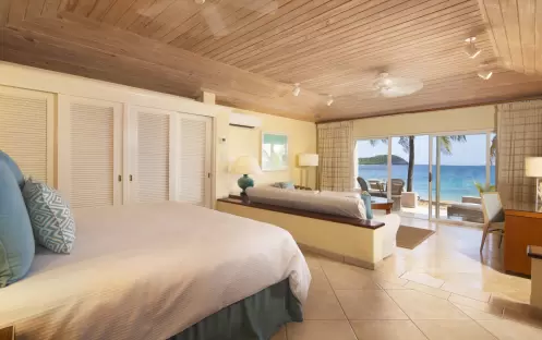 1 - Junior Suite Beachfront (Lower Level) Inside